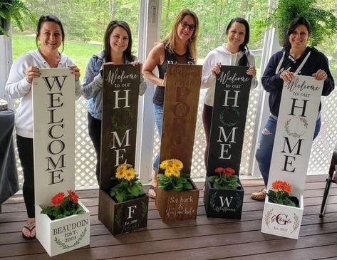 Porch Planters, Diy Planter Box, Door Signs Diy, Wooden Welcome Signs, Front Porch Signs, Porch Welcome Sign, Diy Wooden Projects, Diy Workshop, Diy Wood Signs