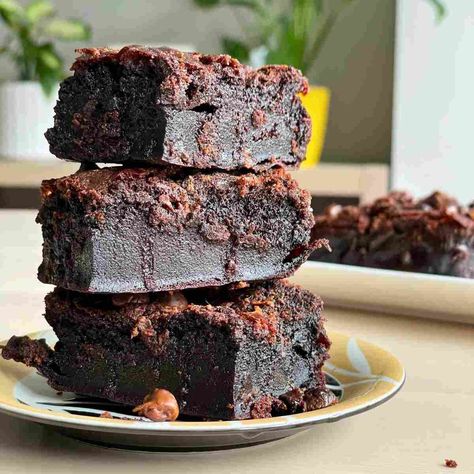 Mochi Brownies Recipe (Chocolate, Brown Butter And Matcha) | Honest Food Talks Mochi Brownie Recipe, Mochi Brownies, Matcha Mochi, Butter Mochi, Homemade Brownies, How To Make Brown, Brownies Recipe, Japanese Dessert, Vegetarian Chocolate