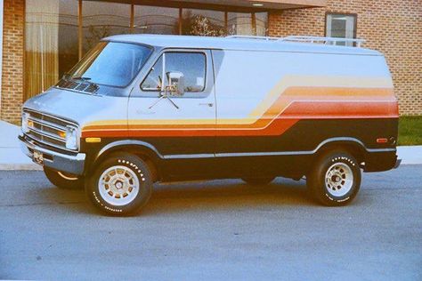 Retro Van Paint Job, Van Life Exterior Paint, Retro Van Stripes, Van Exterior Paint Ideas, Van Painting Ideas, Van Wrap Design Ideas, Van Reference, 80s Van, Van Painting