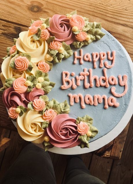 fullsizeoutput_9e3 Happy Birthday Mama Cake, Family Reunion Cakes, Mama Cake, Coconut Cream Cheese Frosting, Flower Cake Design, Buttercream Birthday Cake, Happy Birthday Mama, 15th Birthday Cakes, Cake Design Inspiration