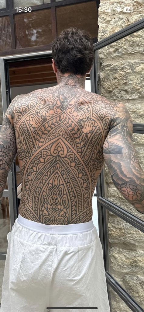 Mandala Tattoo Mann, Back Piece Tattoo Men, Traditional Tattoo Sleeve Filler, Back Of Neck Tattoo Men, Traditional Chest Tattoo, Mandala Tattoo Men, Herren Hand Tattoos, Backpiece Tattoo, Buddha Tattoo Design