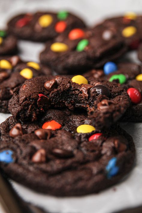 One Bowl Chocolate Brownie M&M & Chocolate Chip Cookies Sturbridge Bakery, M M Cookies, Cookies Recipes, Chocolate Brownies, Cookie Desserts, Vegetarian Chocolate, Chocolate Cookies, Chocolate Cookie, Chip Cookies