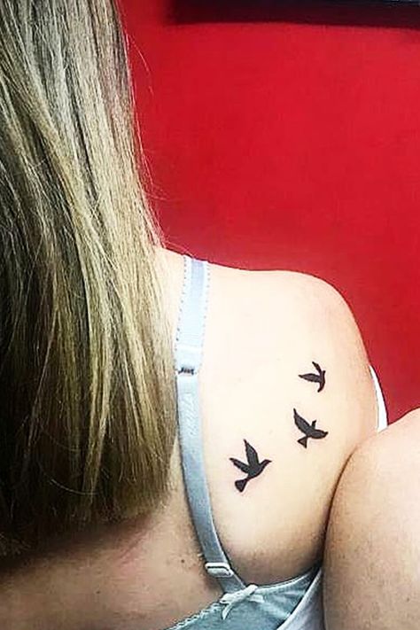 Fly into the world of Love Birds Tattoos on Pinterest! Explore charming designs capturing the essence of love and unity. Perfect for expressing romantic connections or celebrating a deep bond. Pin your symbol of affection today! #lovebirdstattoo #birdstattoo #tattooart Woman Tattoo Ideas, Girl Side Tattoos, Strong Independent Woman, Small Back Tattoos, Strong Woman Tattoos, Vogel Tattoo, Flying Bird Tattoo, Flying Tattoo, Woman Tattoo