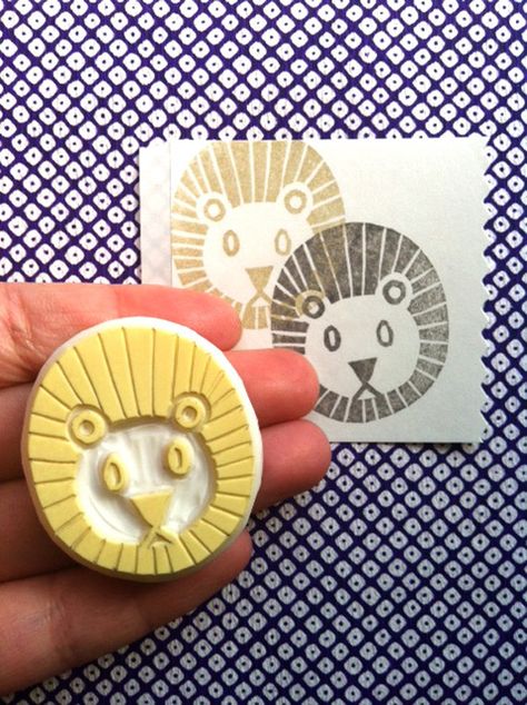 Diy Stamps, Stamp Handmade, Eraser Stamp, Kids Stamps, Hand Carved Rubber, Anniversaire Diy, Hand Carved Stamps, Stamp Carving, Diy Bebe