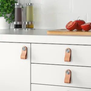 Armoire Pax, Loft Kitchen, Ikea Website, Kitchen Knobs, Ikea Family, Kitchen Cabinet Handles, White Stain, Apartment Furniture, Knobs And Handles