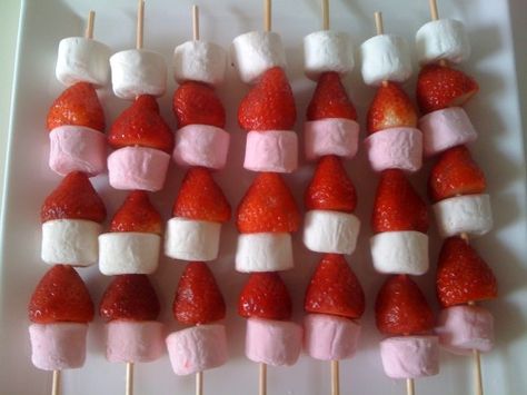 Fruit-and-Marshmallow-Kebabs-Platter - could be a toothpick with just a strawberry & a marshmellow Engagement Party Recipes, Fruit Kebab, Marshmallow Skewers, Fruit Kebabs, Fruit Sticks, School Christmas Party, Birthday Party Desserts, Fruit Skewers, Xmas Food