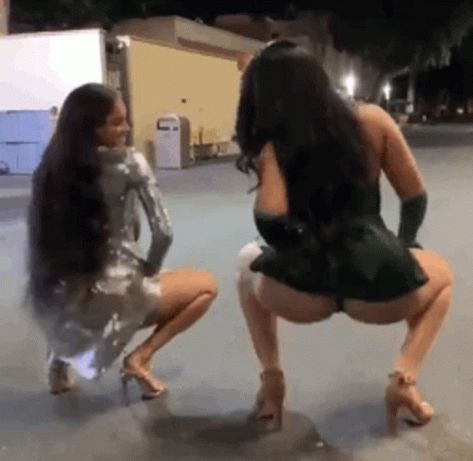 Playlist Covers Twerking, Tweaking On People, Lap Dances Black, Twerking Songs, Twerking Meme, Rump Shakers, Best Lap Dances, Twerking On People In The Club, Therealkylesister Twerking