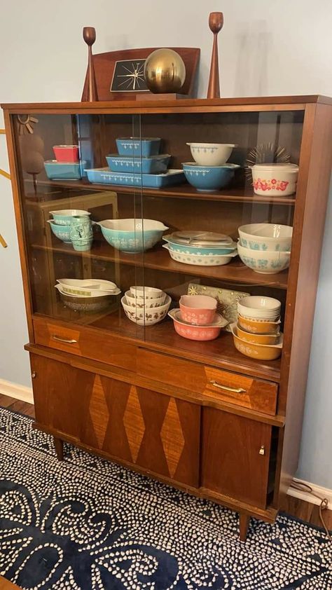 Plate Cabinet, Maximalist Style, China Cabinet Display, Dining Cabinet, Quilt Storage, Sun City, Maximalism, Vintage Aesthetic, Creative Decor