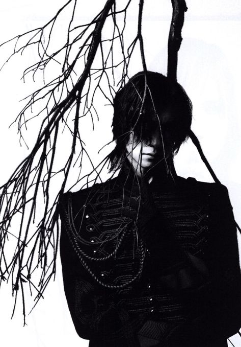 Dir En Grey Photoshoot, Kei Visual, Dir En Grey, Dark Grunge, Pose Reference Photo, Red Aesthetic, Drawing Reference Poses, Visual Kei, Cool Bands