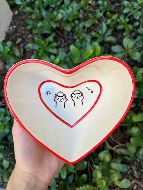 hand painted ceramic heart bowl of bffs listenig to music color me mine Heart Bowl Pottery Painting, Couple Pottery Painting Ideas, Heart Bowl Ceramic, Color Me Mine Ideas, Oil Based Sharpie, Painting Pottery, Heart Bowl, Color Me Mine, Diy Crafts For Girls