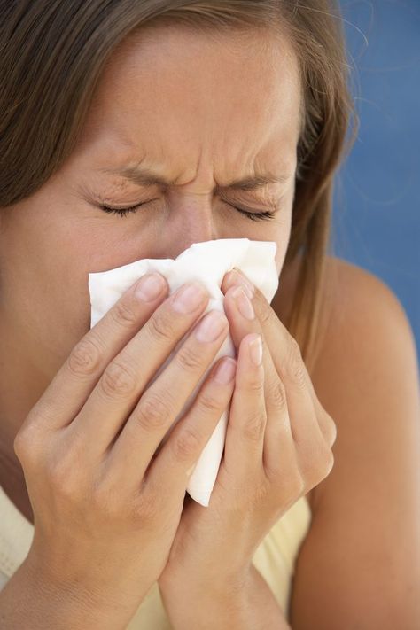 Stop Sneezing, Remedy For Sinus Congestion, Home Remedies For Sinus, Home Remedies For Allergies, Natural Asthma Remedies, Allergy Remedies, Chest Congestion, Asthma Attacks, Sinus Infection