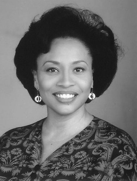 Jenifer Lewis in "The Preacher's Wife" Black And Proud, Jennifer Lewis, Phylicia Rashad, Black Legends, Church Choir, Black Actresses, Black Entertainment, Black Tv, Vintage Black Glamour