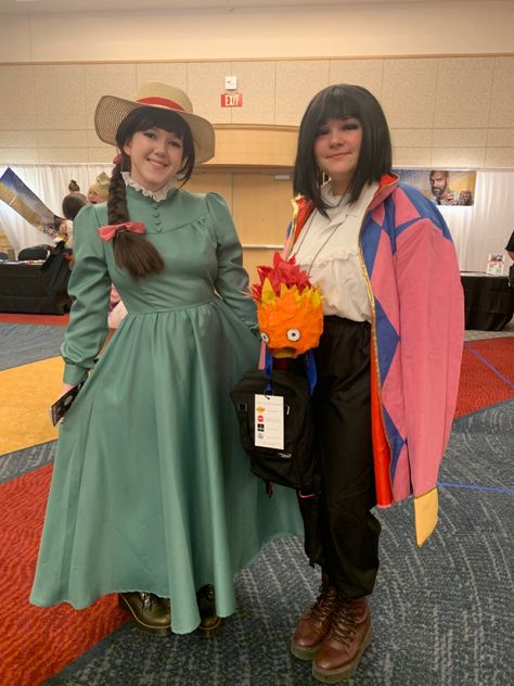 Howl And Sophie Costume, Comic Con Cosplay Women, Howl And Sophie Cosplay, Howl Cosplay, Comic Con Outfits, Howl And Sophie, Closet Cosplay, Comic Con Cosplay, Costume Inspo