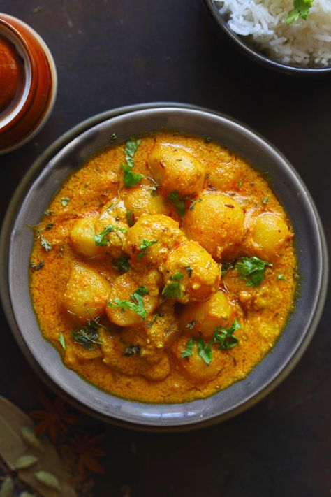 Potato Curry Indian, Asian Potatoes, Dum Aloo Recipe, Dum Aloo, Baby Potato, Aloo Recipe, Recipe Instant Pot, Rice Side Dish Recipes, Taste Food