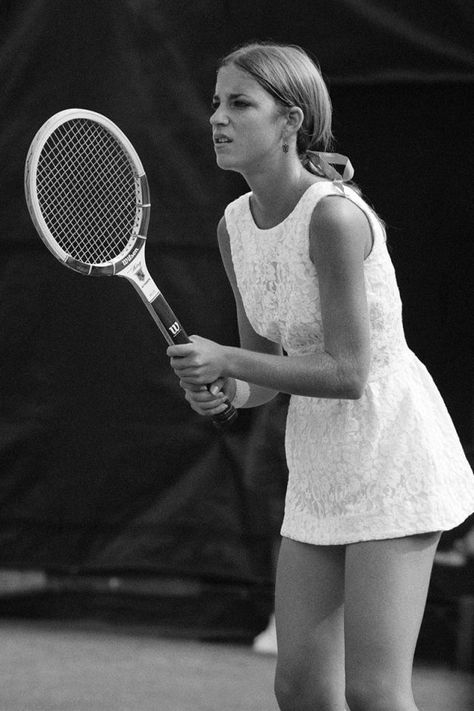 Chris Evert, 1971 Chris Evert, Tennis Party, Tennis World, Tennis Championships, Vintage Tennis, Open Hairstyles, Women's World Cup, Tennis Fashion, Tennis Clubs