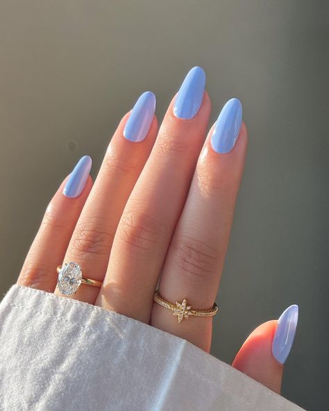 Posted by Zoe Scott: Welcome to my beauty and nails haven! Today, we're zeroing in on the fabulous Blue Almond Nails. Get ready to jazz up your style with this elegant tre... Blue Almond Nails Ideas, Sky Blue Nail Ideas, Blue Almond Nails, Almond Nails Ideas, Heavenly Nails, Blue Nail Ideas, Black Almond Nails, Sky Blue Nails, Blue Ombre Nails