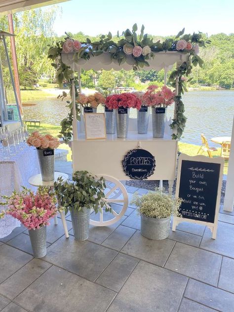 Flower Cart Party Favor, Flower Shop Theme Party, Rose Garden Bridal Shower Party Ideas, Bridal Shower Floral Bar, Bridal Shower Tea Party Backdrop, Vintage Garden Bridal Shower Ideas, Bridal Shower Flower Bar Cart, Flower Station Wedding, Bouquet Station Party