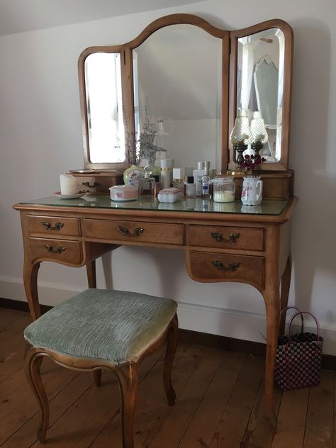 Antique Vanity, Casa Vintage, Dream Room Inspiration, House Room, Apartment Inspiration, Room Inspiration Bedroom, Dream Rooms, Dream House Decor, My New Room