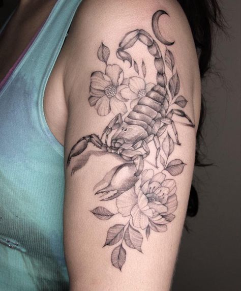 Flower Spine Tattoos, Skull Rose Tattoos, Scorpio Tattoo, Fantasy Tattoos, Scorpion Tattoo, Chest Tattoos For Women, Tattoos For Black Skin, Sun Tattoos, Geniale Tattoos