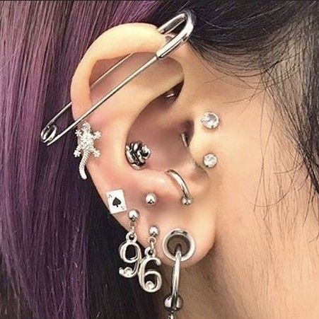 Industrial Piercing Anatomy, Cool Ear Piercings, Pretty Ear Piercings, Face Piercings, Cool Piercings, Image Swag, Cute Piercings, Industrial Piercing, Body Jewelry Piercing