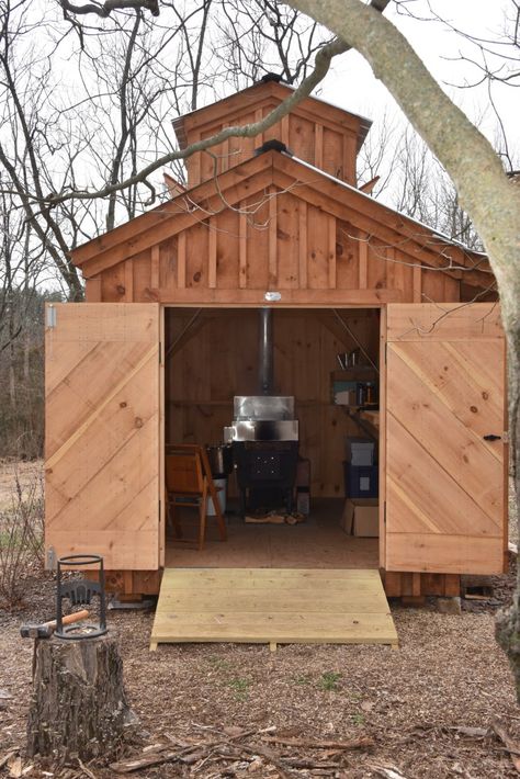 Maple Syrup Shack, Sugar Shack Ideas, Sugar Shack Plans, Diy Maple Syrup, Shack House, Maple Sugaring, Sugar Bush, Homestead Ideas, Bee Keeping Supplies