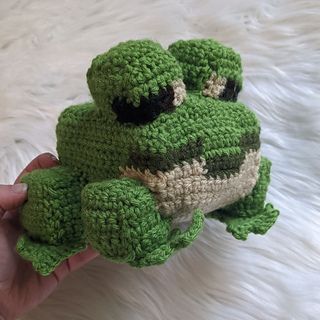 Crochet Minecraft Frog, Crochet Frog Square, Minecraft Crochet Patterns Free, Green Crochet Projects, Minecraft Frog, Crochet Frog Hat, Minecraft Crochet, Change Colors In Crochet, Crochet Green