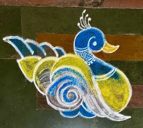 Small Peacock Rangoli, பொங்கல் கோலம், Round Mehndi, Origami Butterfly Tutorial, Rangoli Design For Diwali, Colour Kolam, Round Mehndi Design, Daily Muggulu, Peacock Rangoli