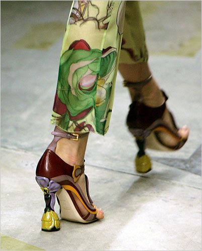 Prada channels Art Nouveau. Art Nouveau Fashion, Flower Heels, James Jean, Flower Shoes, Killer Heels, Miuccia Prada, Floral Fashion, Fabulous Shoes, Fabulous Fashion