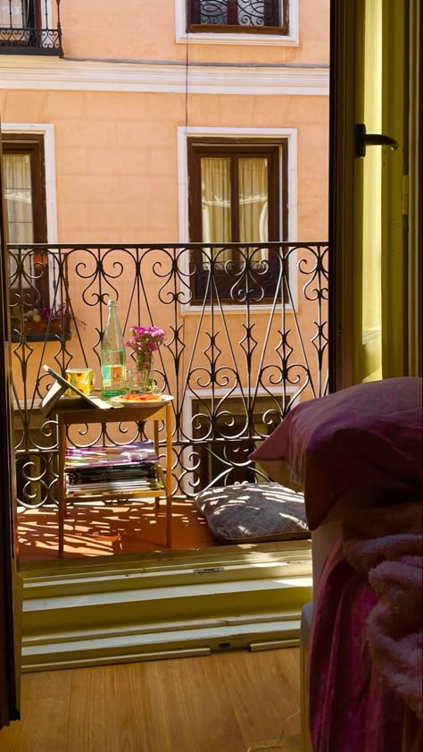 Small Apartment Patio Decorating Ideas, Small Apartment Patio Ideas, Apartment Patio Ideas, Madrid Aesthetic, Apartment Patio Decorating, Apartment Patio Decorating Ideas, Barcelona Aesthetic, Madrid Apartment, Latina Aesthetic