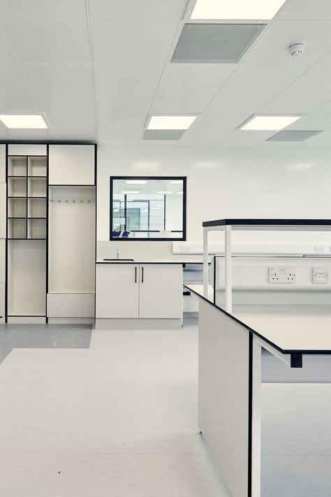 A light, clean and neutral design for this laboratory Laboratory Design, Clinic Interior, Innovation Center, Clinic Interior Design, Innovation Centre, Neutral Design, Research And Development, Modern Aesthetics, Lab