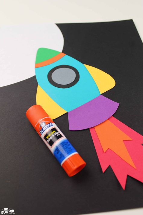 Paper Rocket Craft, Fish Paper Craft, Paper Rocket, Construction Paper Flowers, Paper Rockets, Rocket Craft, Art And Craft Paper, Arts And Crafts For Teens, Construction Paper Crafts