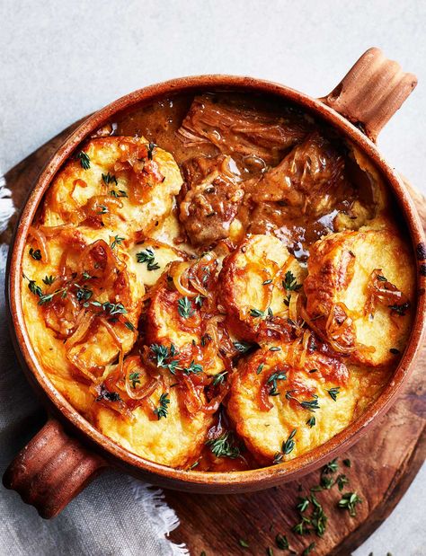 This slow-cooked French onion beef stew is topped with melting cheesy croutes French Onion Beef Stew, Kale Curry, French Onion Beef, Dauphinoise Potatoes, Sunday Lunches, Meat And Potatoes, 5 Spice, Mustard Recipe, Ham Hock