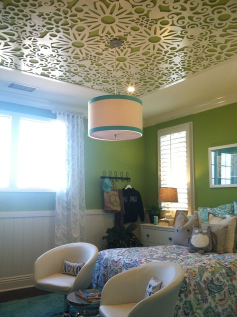 Great lattice ceiling design Lattice Ceiling, Cheap Ceiling Ideas, Ceiling Ideas, Maximalist Decor, Bedroom Ceiling, Perfect House, Ceiling Hanging, Beautiful Spaces, Scenic Design