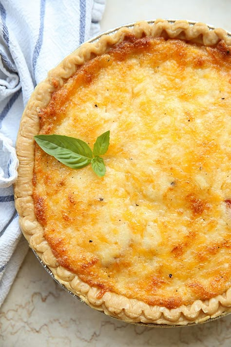 Southern Tomato Pie Paula Deen, Tomato Pie Recipe Easy, Broccoli Salad Recipe Easy, Lemon Herb Chicken Breast, Southern Tomato Pie, Tomato Pie Recipe, Lemon Herb Chicken, Classic Meatloaf Recipe, Tomato Dishes