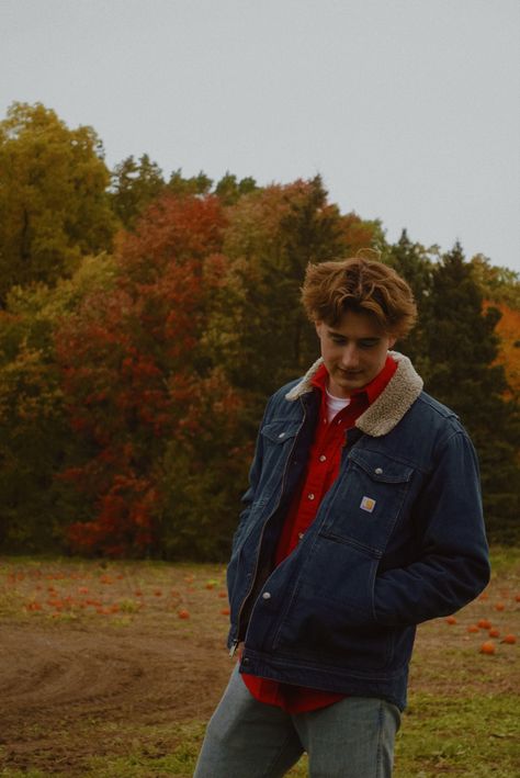 mens fall fashion, aesthetic, jean jacket, autumn leaves, grainy Fall Senior Pictures Guys, Fall Fashion Aesthetic, Mens Fall Fashion, Male Senior Pictures, Aesthetic 2024, Fall Senior Pictures, Man Photography, Seasons Change, Fall Photoshoot