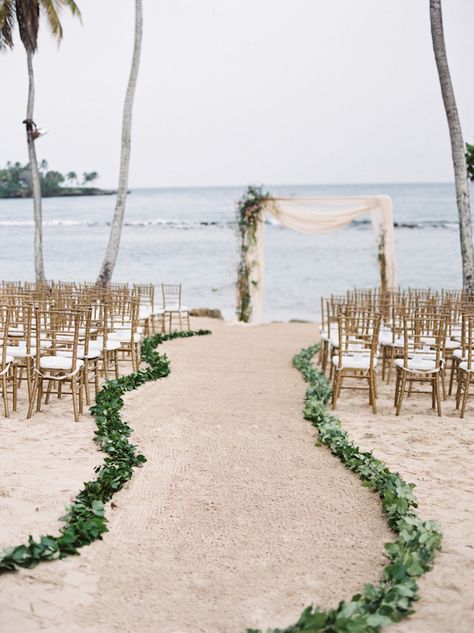 I don’t know about you, but when I picture a beach wedding, the first thing that comes to mind is the ceremony. Having your feet in the sand and the ocean behind you is just the most romantic… Beach Wedding Ceremony Decorations, Hiasan Perkahwinan, Beach Wedding Ceremony, Simple Beach Wedding, Beach Wedding Ideas, Wedding Setup, Majlis Perkahwinan, Beach Wedding Reception, Wedding Ceremony Ideas