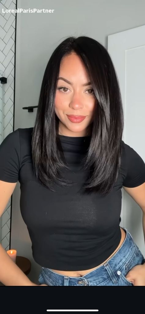 Brunette Side Part Haircut, Medium Black Haircut, Lana Condor Hair, Shoulder Length Hair From The Back, Medium Short Black Hair, Short Mid Length Haircut, Fine Hair Hairstyles Black Women, Jet Black Medium Length Hair, Medium Haircut For Oval Face