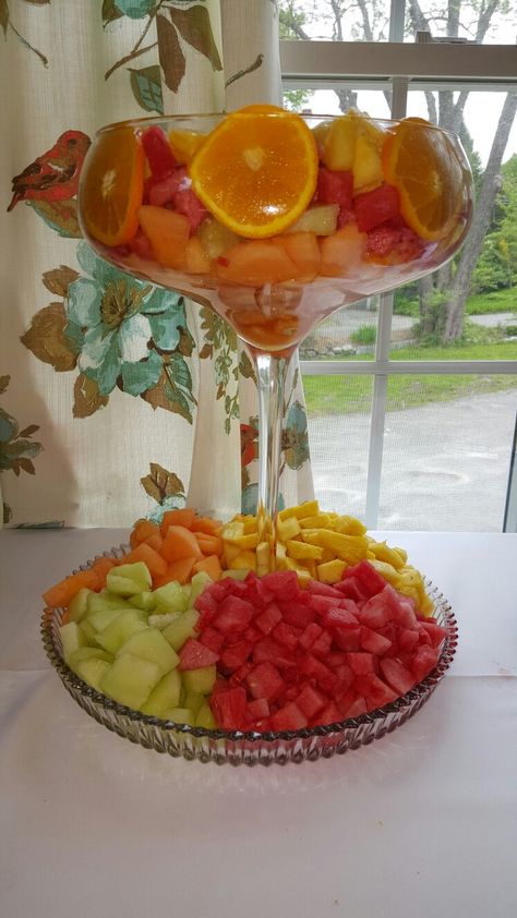 Fruit Fruit Platter Wedding, Fruit Tables, Veggie Display, Fruit Buffet, Fruits Decoration, Fruit Creations, Fruit Centerpieces, Fruit Platter Designs, Decorações Com Comidas