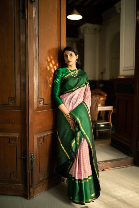 Kanjeevaram Saree Styling, Contrast Border Silk Saree, Trendy Kanchipuram Silk Saree, Designer Kanchipuram Silk Saree, Silk Saree Color Combinations, Unique Kanchipuram Silk Saree, Vintage Kanjivaram Sarees, Unique Silk Saree Colour, Traditional Kanchipuram Sarees