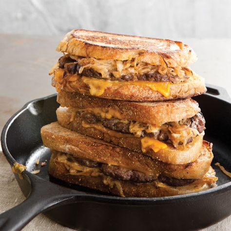 Patty Melts w/ Special Sauce --  pan-grilled ground beef patties, caramelized onion, cheddar cheese, and special sauce on toasted sourdough bread. Beef Patty Melt, Patty Melts With Secret Sauce, Secret Sauce Recipe, Patty Melt Recipe, Melt Recipe, Patty Melt, Deli Sandwiches, Diner Recept, Diner Recipes