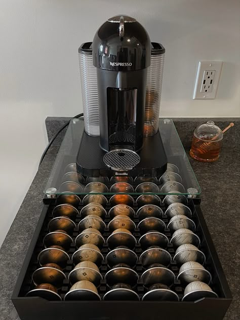 Coffee Machine Organization, Nespresso Machine Aesthetic, Coffee Machine Corner, Nespresso Station Coffee Corner, Nespresso Aesthetic, Nespresso Bar, Coffee Machine Aesthetic, Nespresso Accessories, Nespresso Coffee Bar Ideas