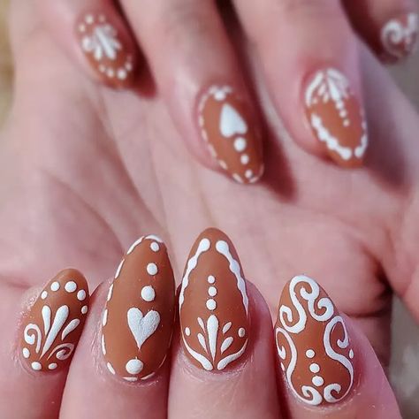 Ornaments Nails Design, Christmas Nails 2023 Gingerbread, Brown Gingerbread Nails, Christmas Nail Art Gingerbread, 3d Gingerbread Nails, Barro Nails Mexican, Mexican Inspired Nails Mexico, Gingerbread Nails, Mexico Nails