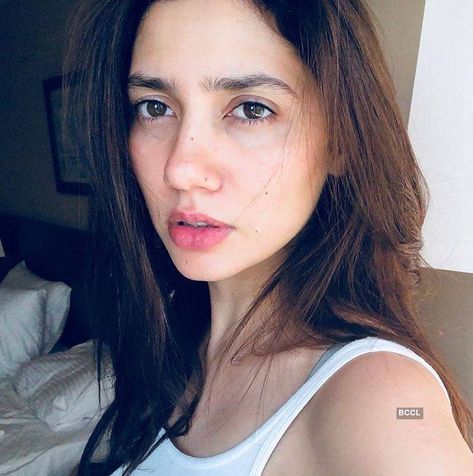 Mahira Mahira Khan Photos, Mahira Khan Pics, Mahira Khan Dresses, Pakistani People, Celebs Without Makeup, Pakistani Women, Actress Without Makeup, Mahira Khan, Movie Stills