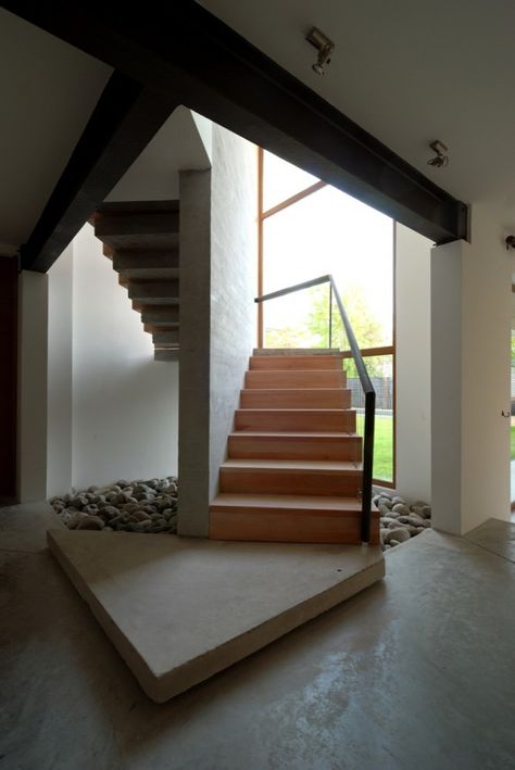 stone elements to give a new look to the house which brook to the flat geometry of the original house Pole House, Staircase Handrail, Concept Models Architecture, Staircase Remodel, Minimal Architecture, Stairs Architecture, Stair Handrail, Commercial Architecture, Building A New Home