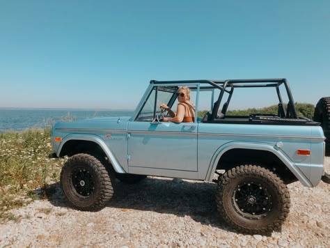 Baby Blue Bronco, Blue Bronco, Old Bronco, Bronco Truck, Ocean Island, Blue Jeep, Beach Cars, Classic Ford Trucks, Dream Cars Jeep