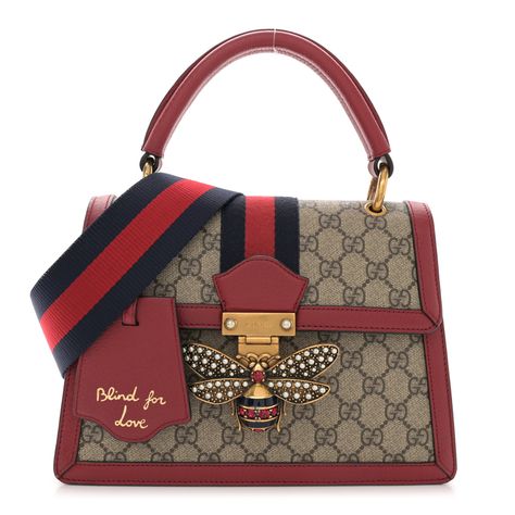 This is an authentic GUCCI GG Supreme Monogram Small Queen Margaret Top Handle Bag in Red. This stylish bag is crafted of Gucci GG supreme monogram coated canvas, with red calfskin leather trim. The bag features a rolled leather top handle, and an aged gold jewel and pearl-encrusted bee motif on the crossover flap. The bag opens with a press-lock to a partitioned beige microfiber interior with zipper and patch pockets. Gucci Bags Outlet, Gucci Top Handle Bag, Queen Margaret, Oversized Bag, Versace Bags, Luxury Purses, Dior Jewelry, Wallet Fashion, Hobo Handbags