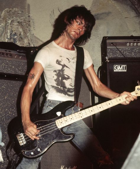 Mr. Dee Dee Ramone - Just a monster bass guitarist. Godfather of eighth note downstrokes. Lots of people overlook his contributions, but he wrote a lot of the Ramones best compositions: "53rd & 3rd", "Commando", "Rockaway Beach", & "Poison Heart". He taught us all how to count in a song. Think about it. And you think his playing style is easy? You go ahead and try to play super-fast, eighth note downstrokes for 90 minutes & see how long your arm holds up before it starts to stop working... HO Photos From The 70s, Dee Dee Ramone, Johnny Ramone, Joey Ramone, Best Guitar Players, The Ramones, Rock Photography, Dangerous Minds, Gabba Gabba