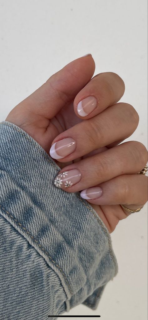 French Tips With One Accent Nail, Wedding Nails Bridesmaid French Tip, French Tip With Floral Accent Nail, Nails For A Lavender Dress, Bridal Nails Flower, Nails With Lilac Dress, Bridal Nails Lavender, Wedding Nails For Bride Lavender, French Manicure With Flowers Accent Nail