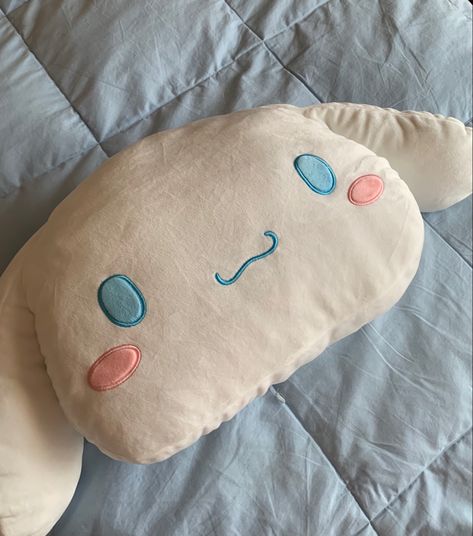 Sanrio Plush Pillow, Cinnamonroll Sanrio Bedroom, Cinnamon Roll Bedroom, Cinnamoroll Pillow, Cinnamon Roll Plush, Boneka Aesthetic, Miniso Plush, Sanrio Pillow, Kawaii Pillows