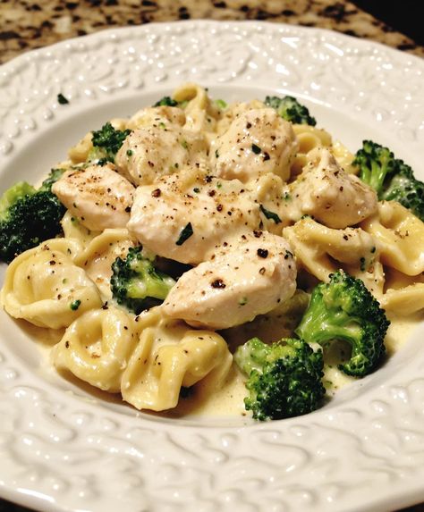 Garlic Parmesan Tortellini with Chicken and Broccoli Creamy Garlic Parmesan Tortellini, Chicken And Garlic Tortellini Recipes, Garlic Parmesan Tortellini With Chicken, Garlic Chicken Tortellini Recipes, Creamy Garlic Parmesan Tortellini With Chicken And Broccoli, Tortellini And Broccoli Recipes, Healthy Tortellini Recipes, Chicken Broccoli Tortellini, Pesto Chicken Tortellini